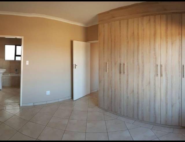 3 BEDROOM TOWNHOUSE FOR SALE IN RIVERSDALE